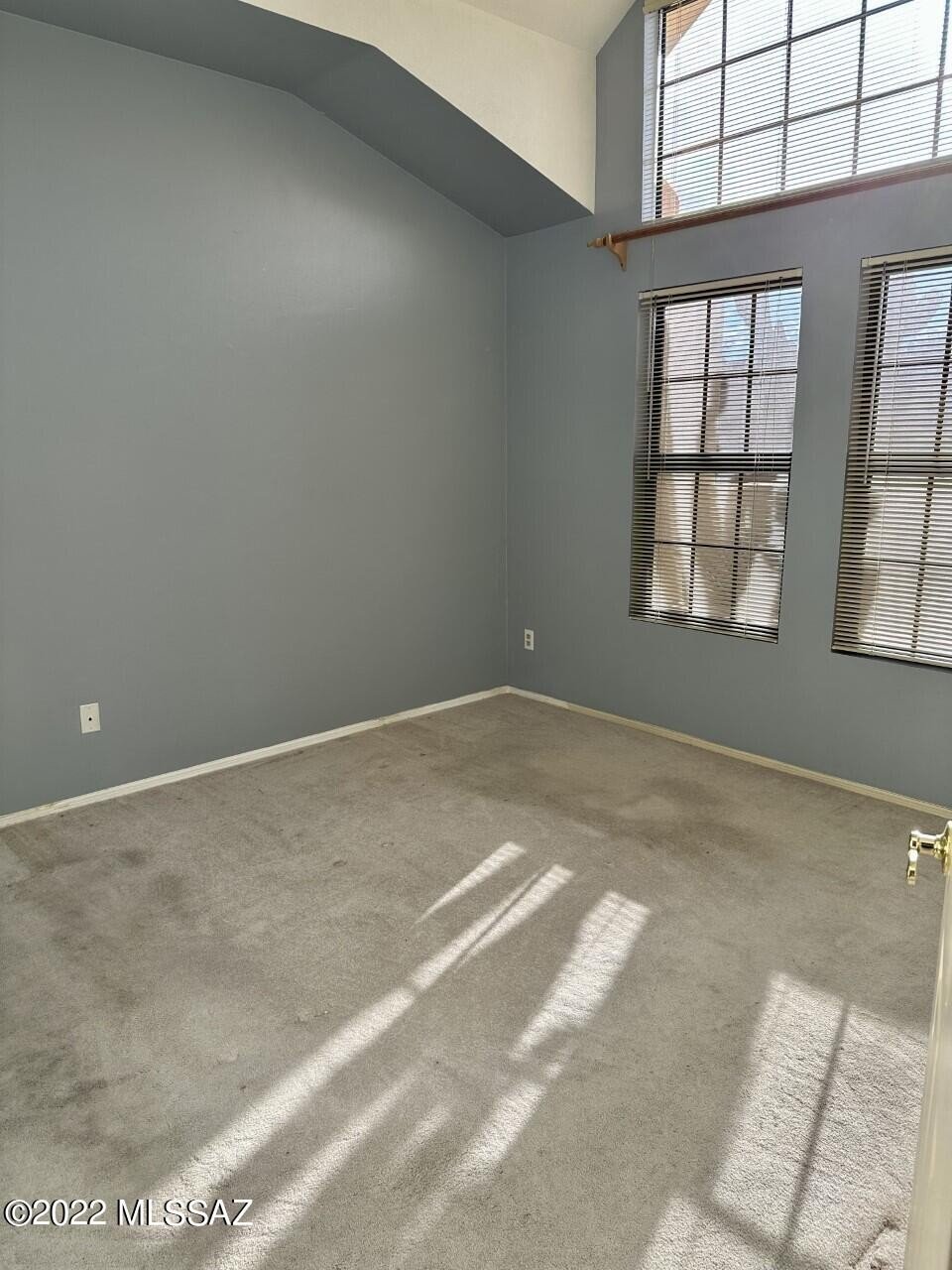 218 E Horizon Cir