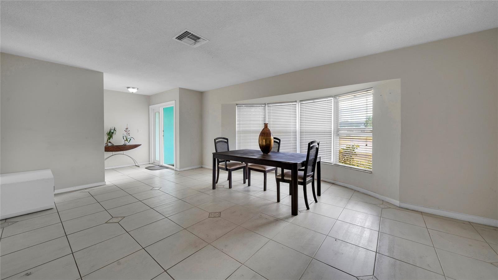 3700 NW 25th St