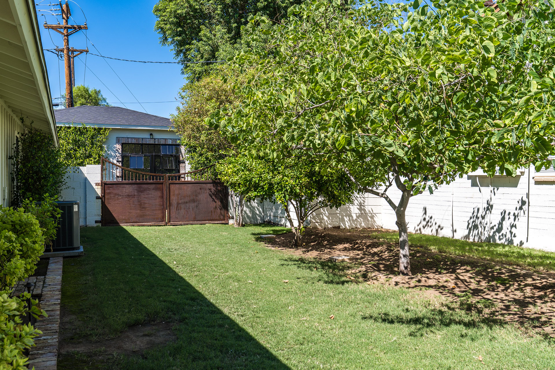 3628 N 49TH Place
