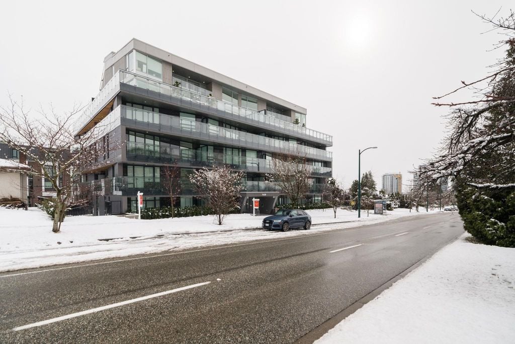 7638 Cambie St, #204
