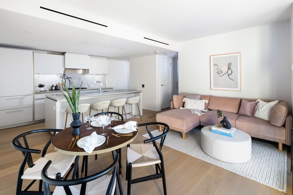 889 Pacific St, #305