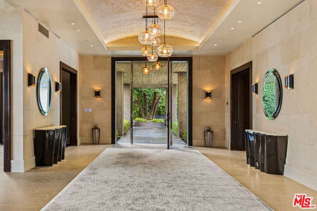 Crown Chateau 
