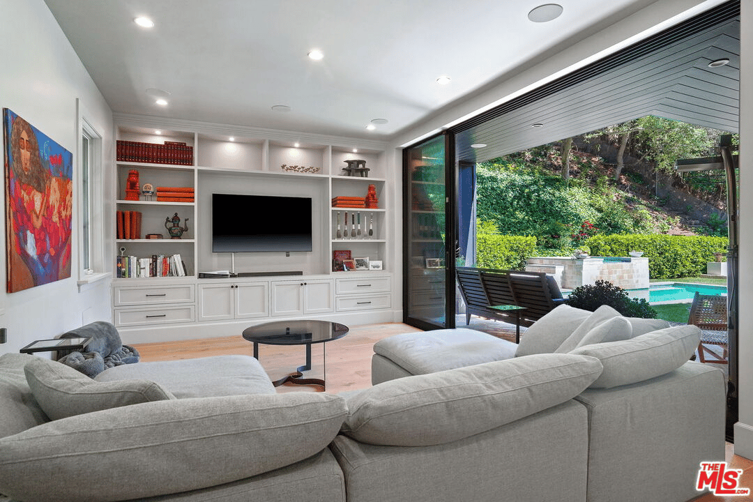 2794 Mandeville Canyon Rd
