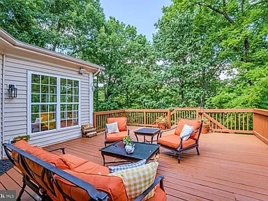 106 Calvary Ct SE