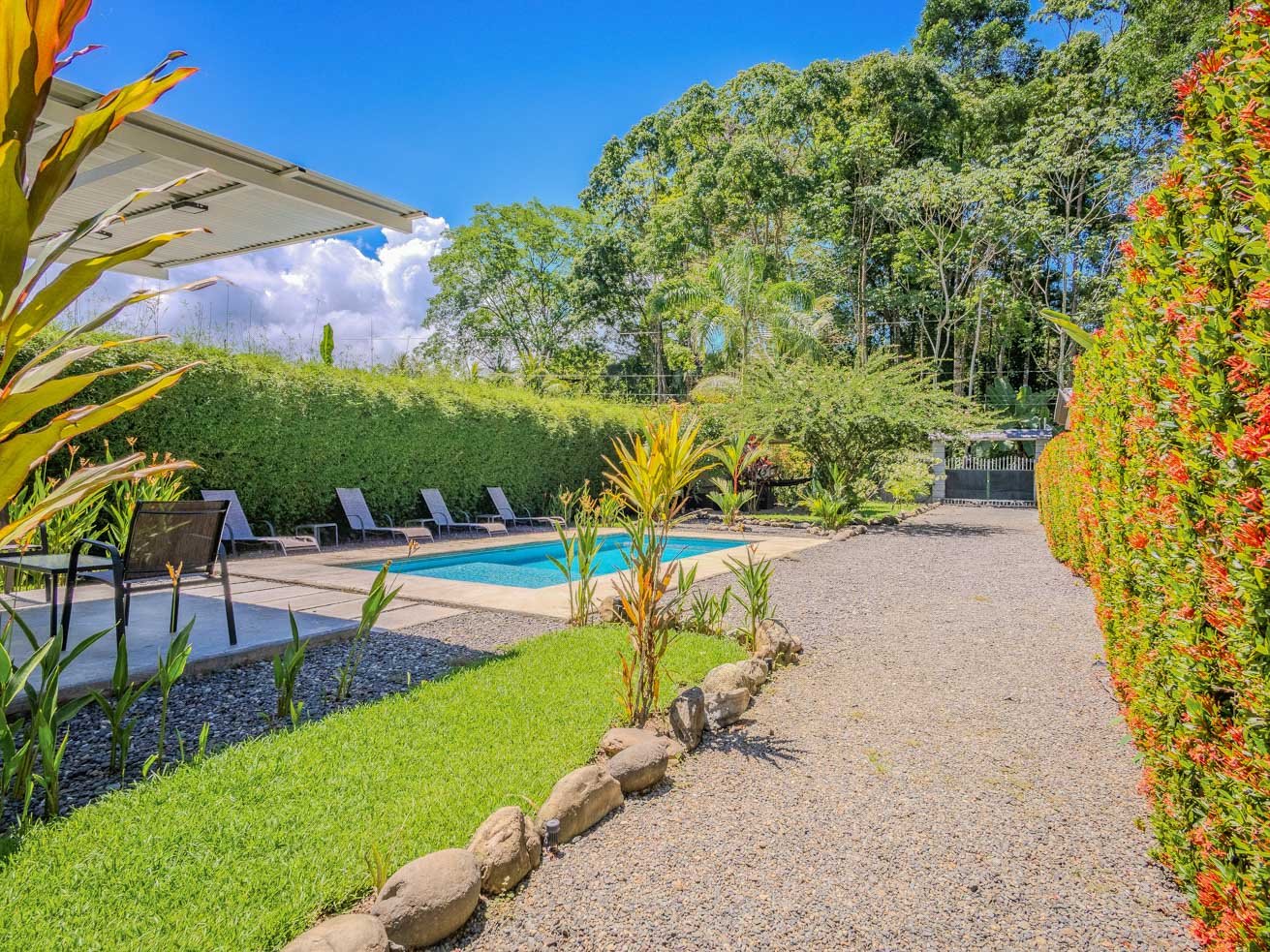 Tropical 3-Cabin Home with Pool and Gardens in the Heart of Uvita