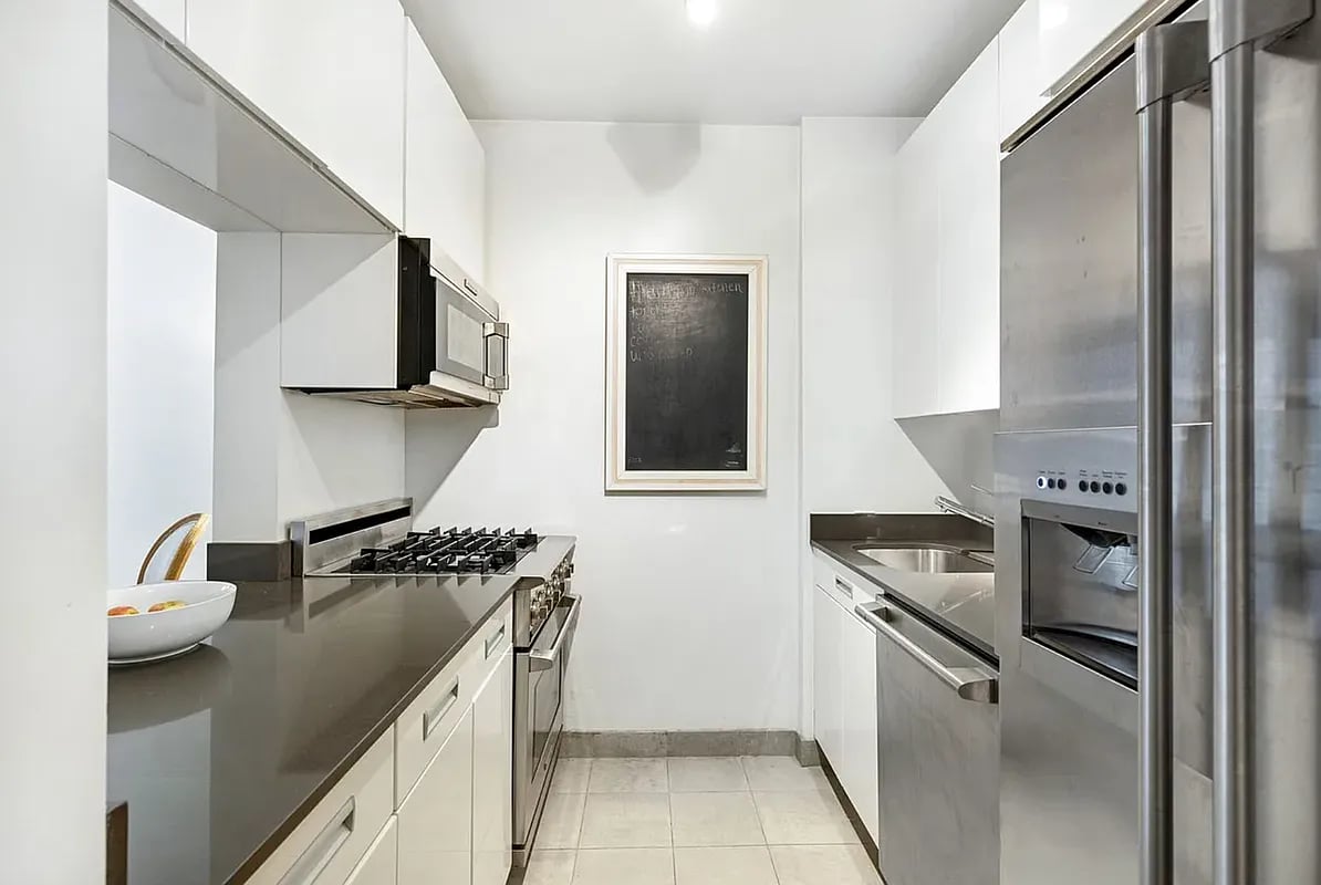 99 John St, #810