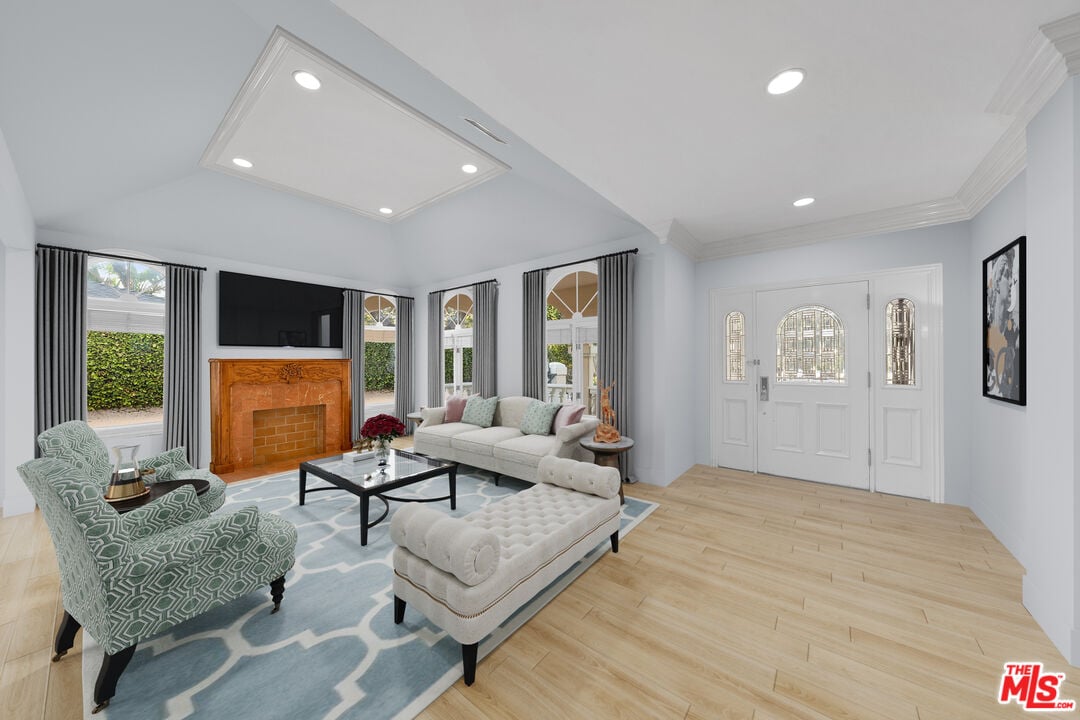 338 Entrada Dr