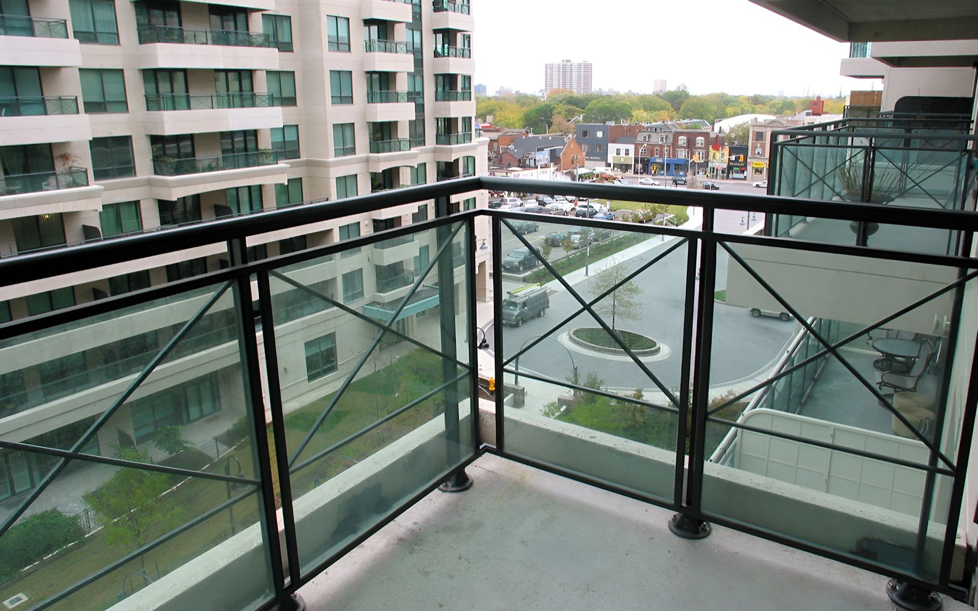 25 Scrivener Sq