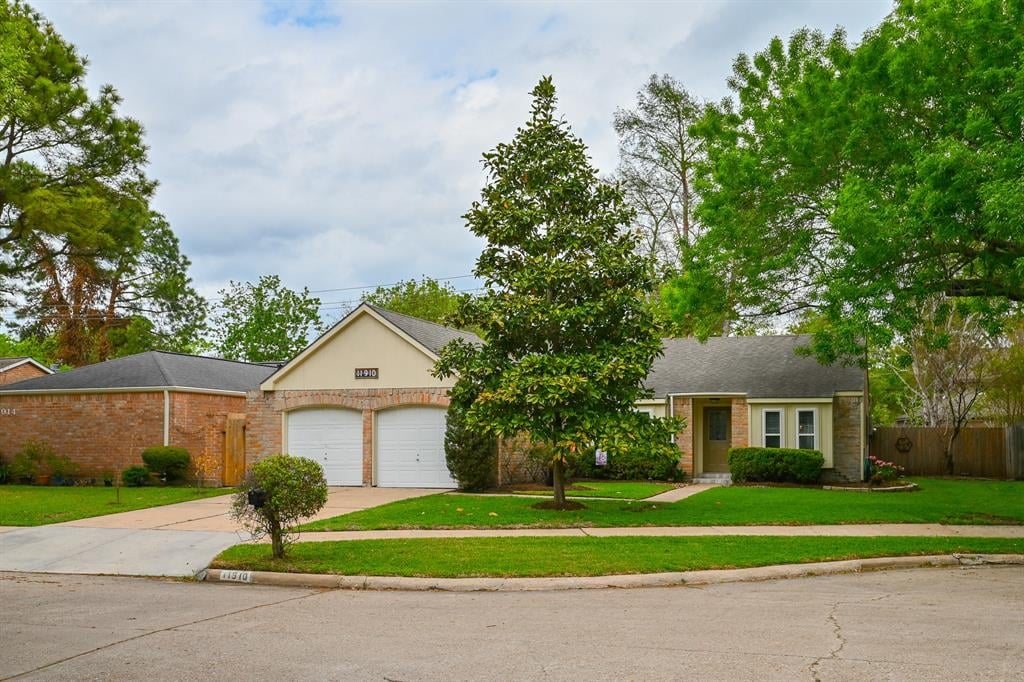 11910 Rocky Knoll Dr