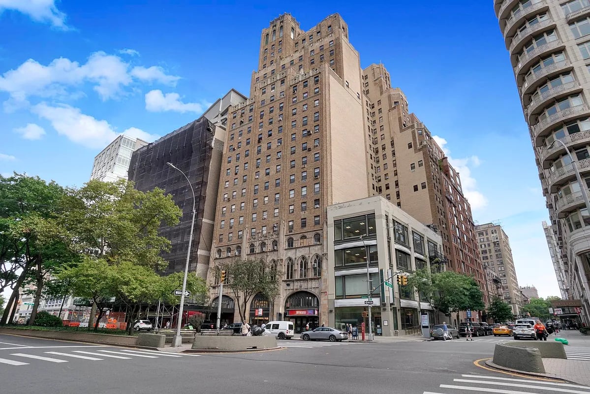 2166 Broadway #11F