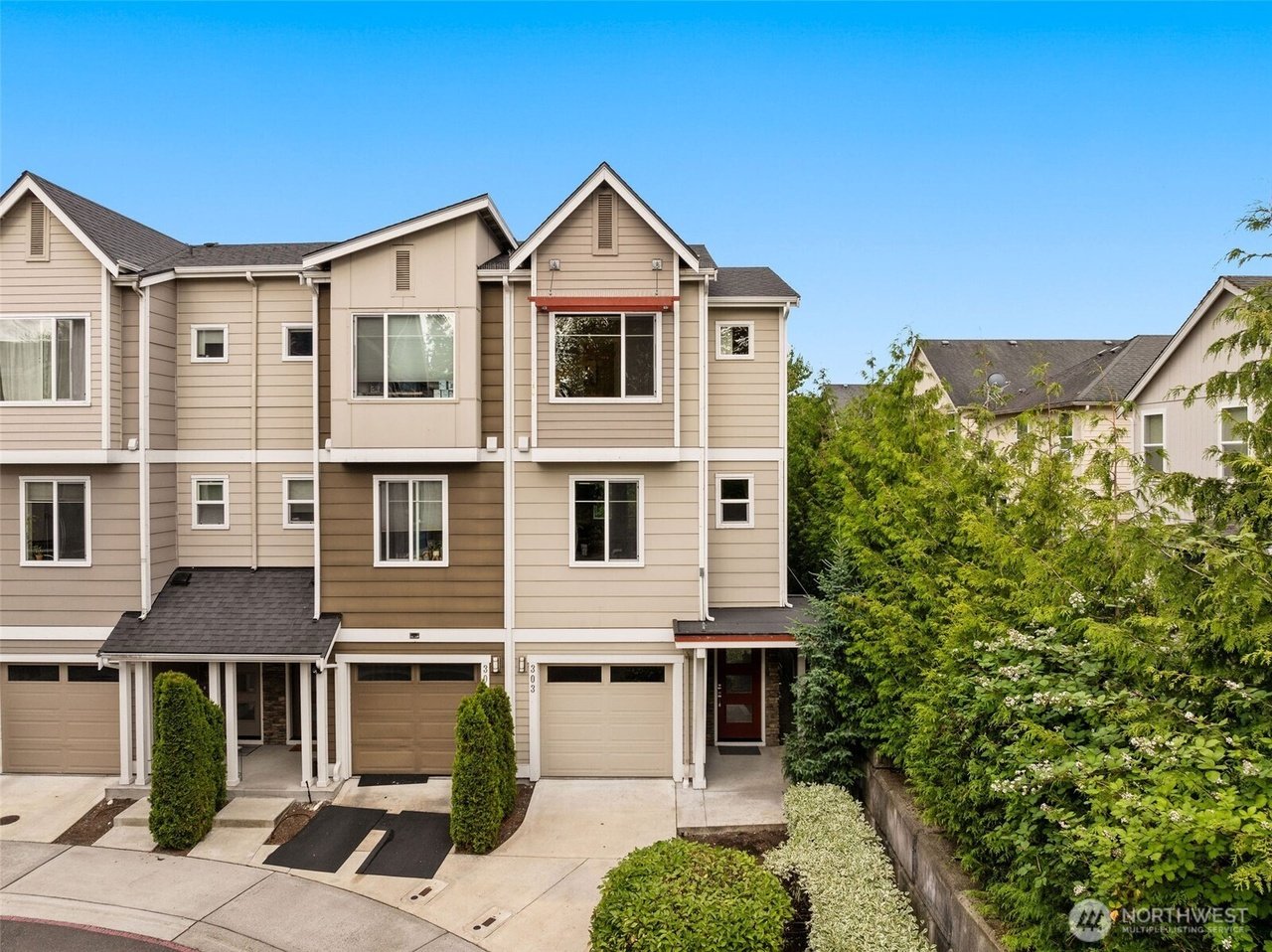 303 Anacortes Pl NE