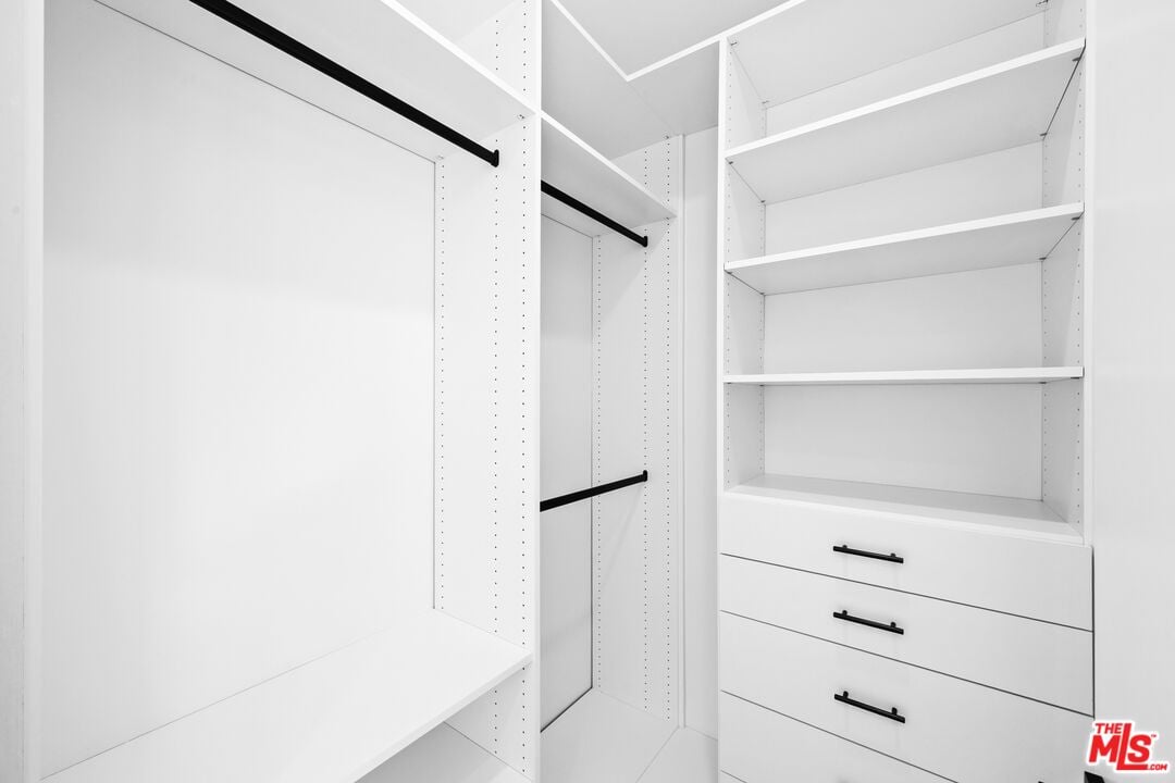 Castle Heights Pl, 90034