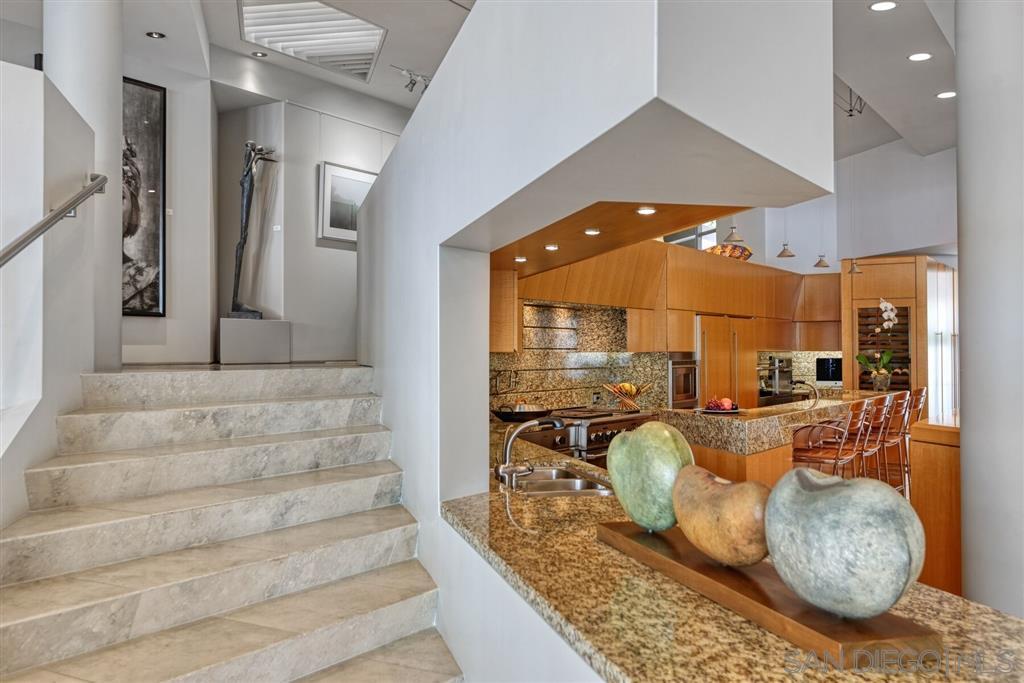 9828 La Jolla Farms Rd