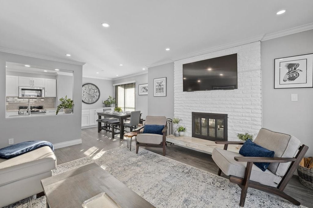 3264 Oak St, #308