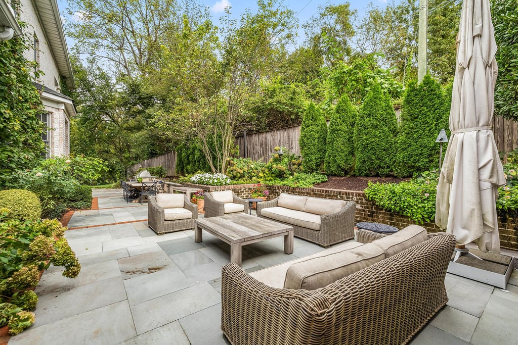 Stunning Hayfields Manor Home