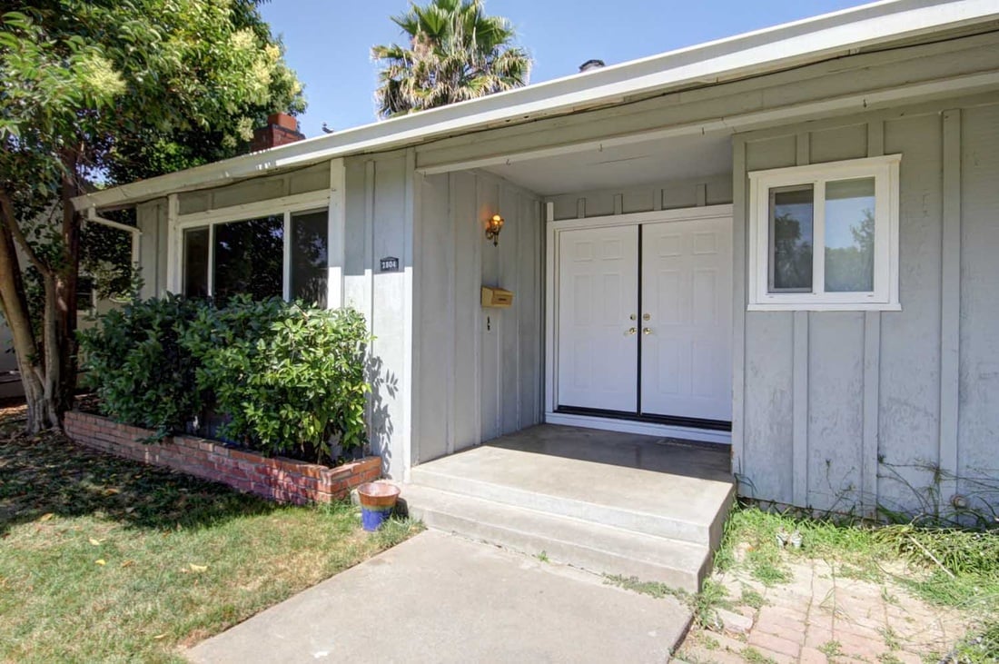 Just Listed! Fixer with The Biggest Lot in College Greens/glenbrook!