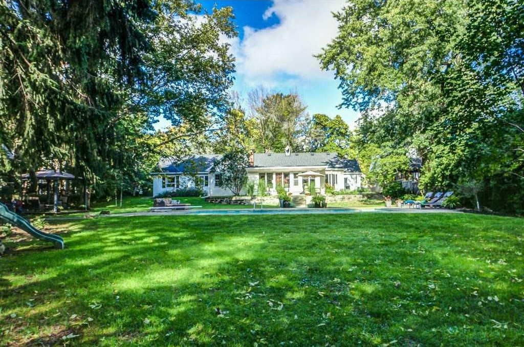 Aldershot Ranch-Style Oasis