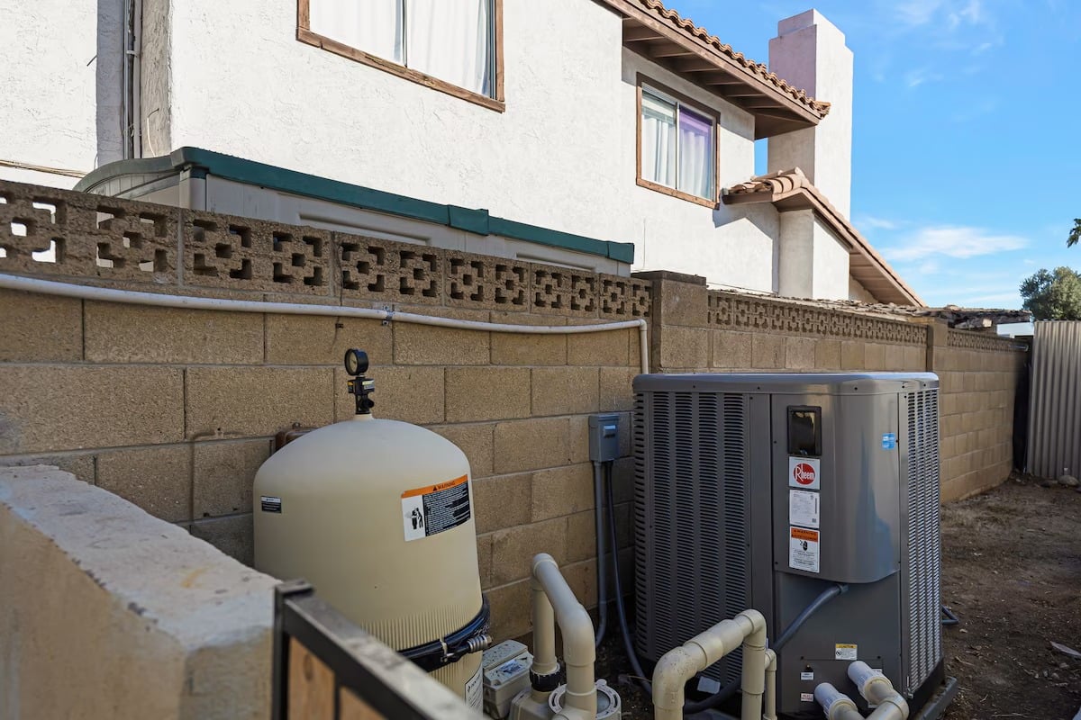 Huge Golf Course Home-Free Heated Pool/Theatre/Gym