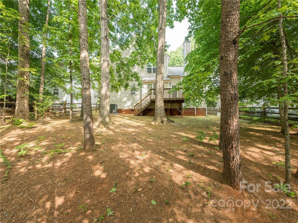 2822 Black Walnut Ln