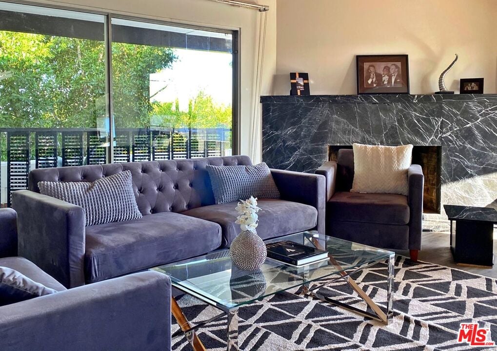 Monarch Pavilion, Beverly Grove Dr, 90210