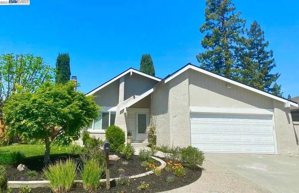 3301 Roma Place