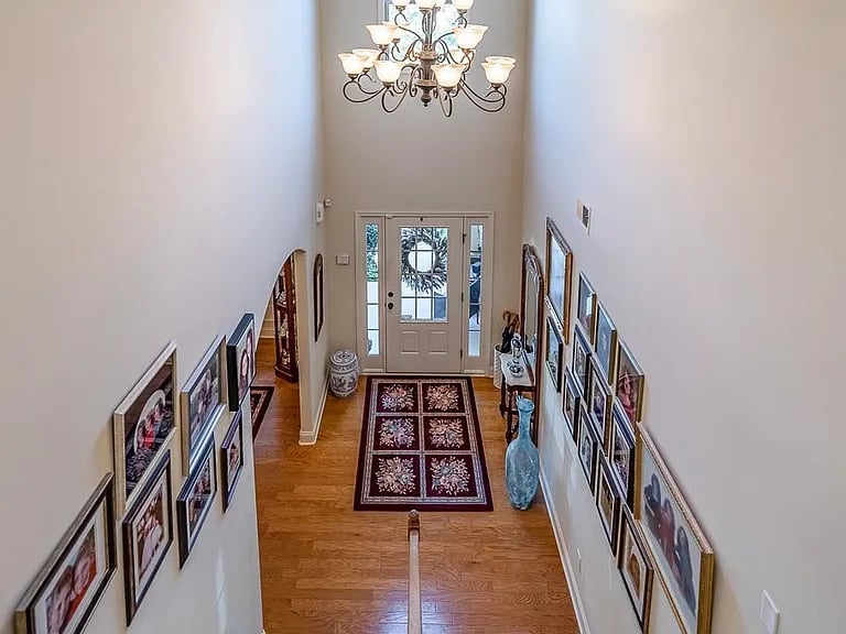 18 Huntingtower Ln