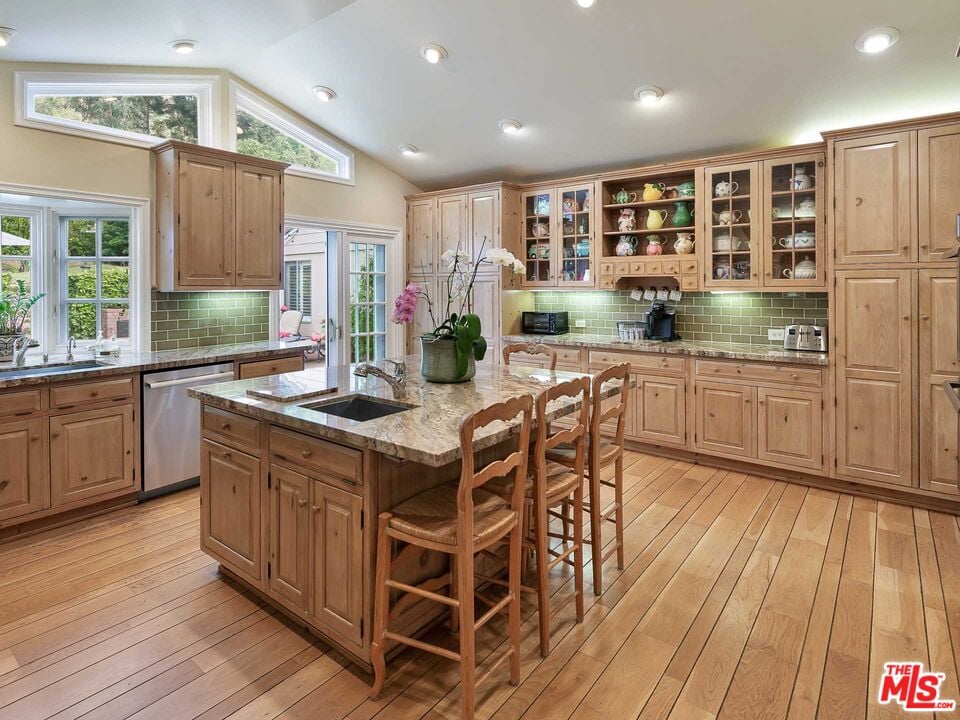 2064 Coldwater Canyon Dr