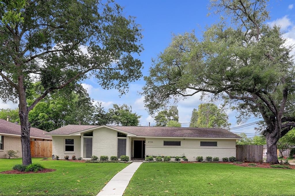 4702 Waycross Dr