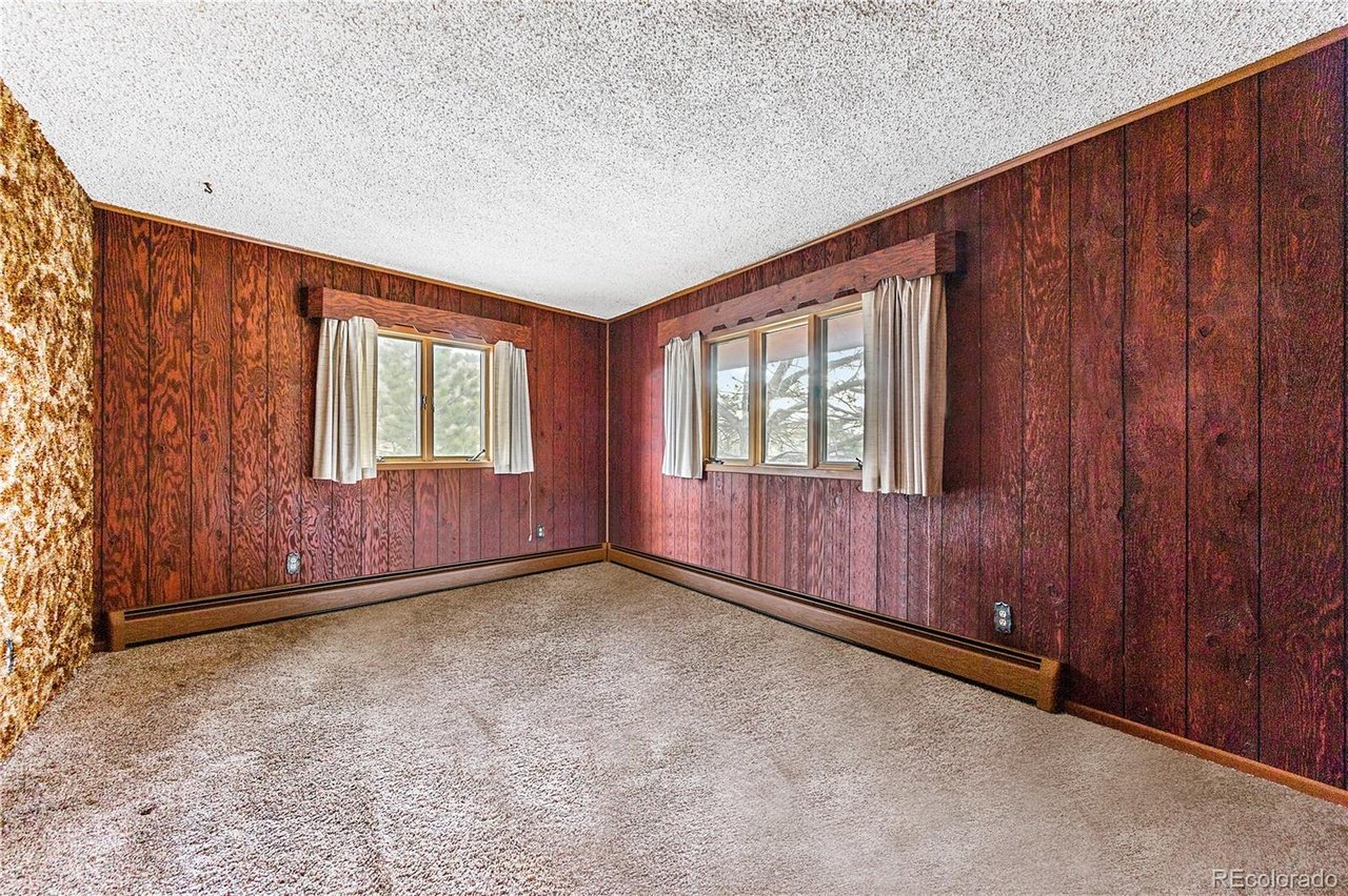 277 Hyland Dr