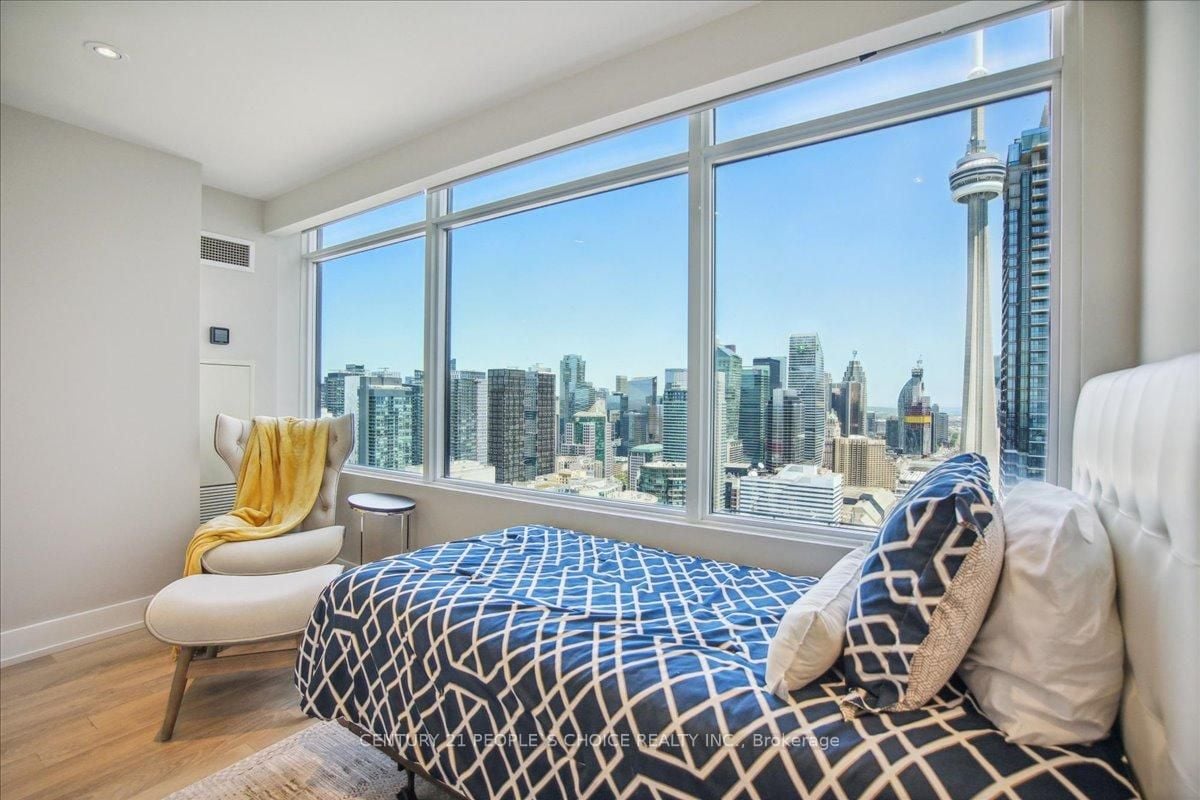 WATERFRONT LUXURY 