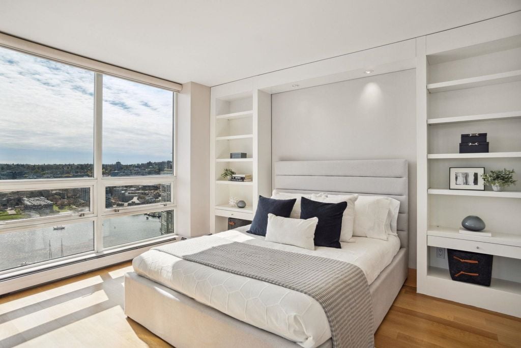 1201 Marinaside Cres, #2505