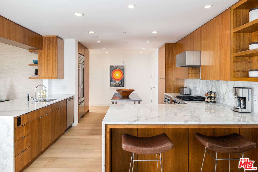 1 W Century Dr #5C