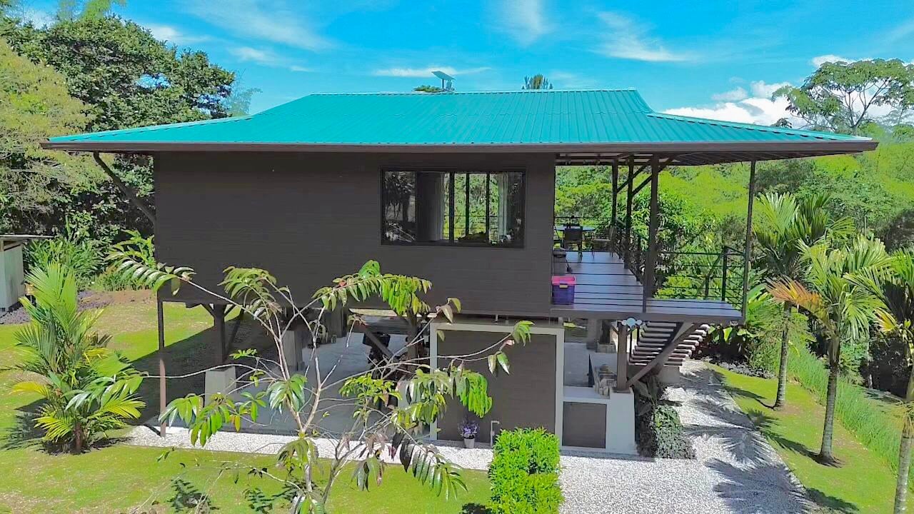 Mountain Oasis with House and Guest Cabin in Las Brisas, San Vito 