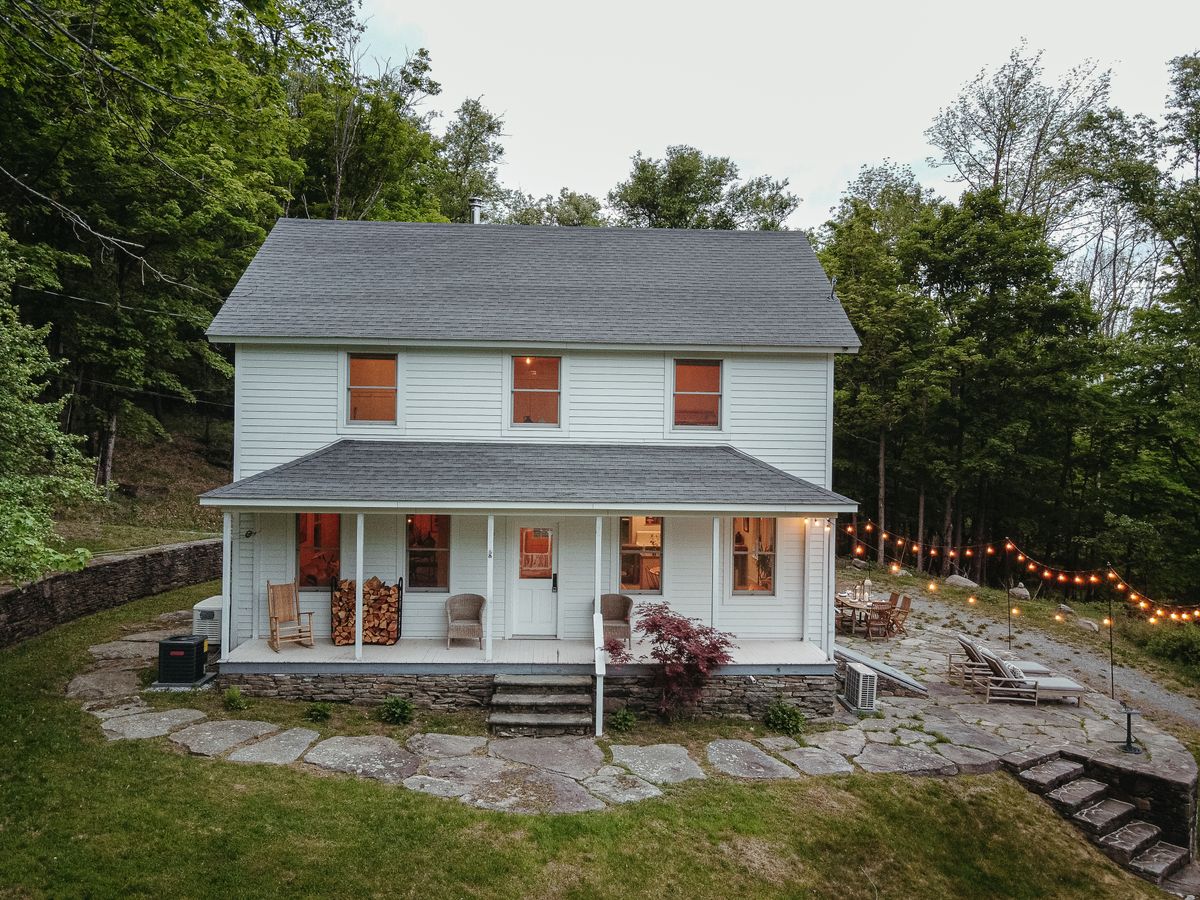 Roscoe Farmhouse