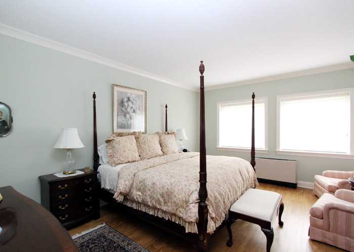 1 Milbank Ave #4C