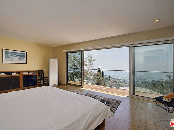 2158 Sunset Plaza Dr