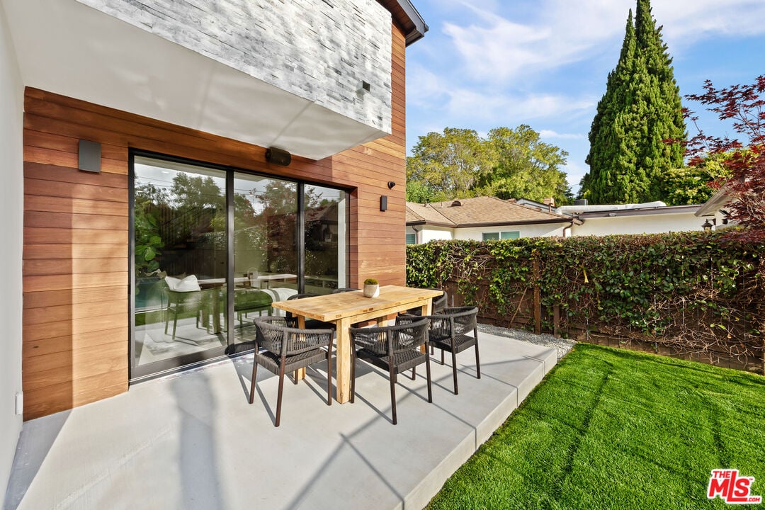 Sanctuary Majestic, Castle Heights Ave, 90034