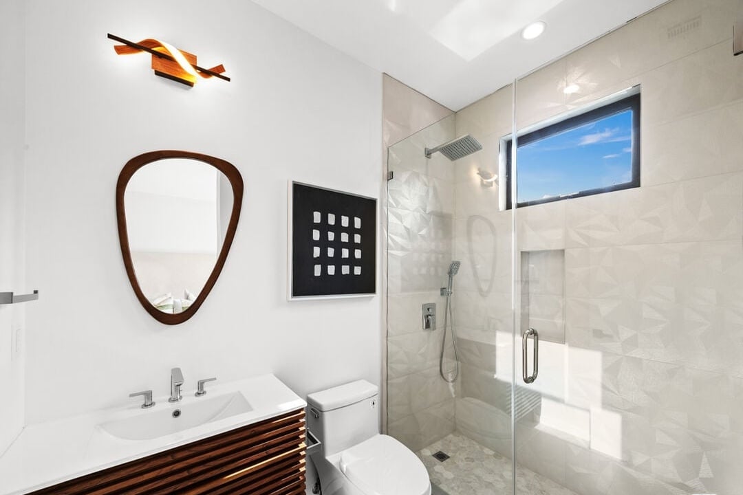 Castle Heights Pl, 90034