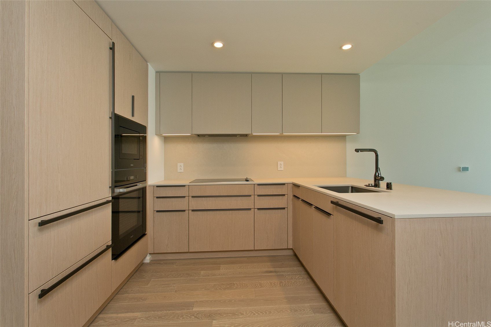 333 Ward Avenue #1607