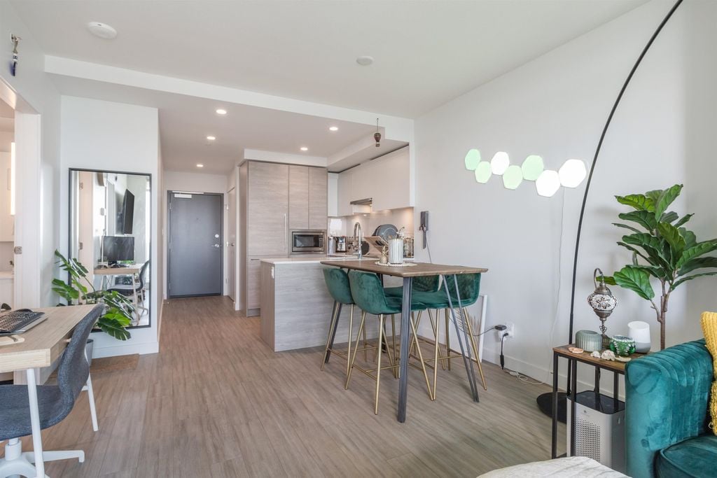 13615 Fraser Hwy, #1602