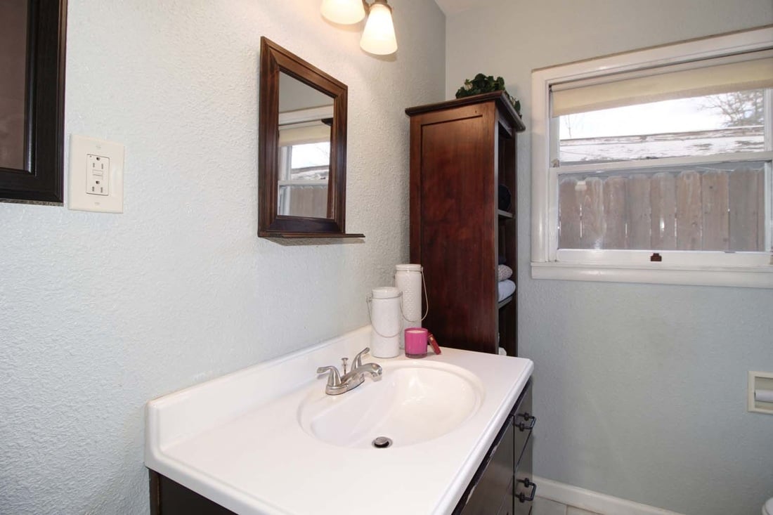 Just listed! Darling Elmhurst home