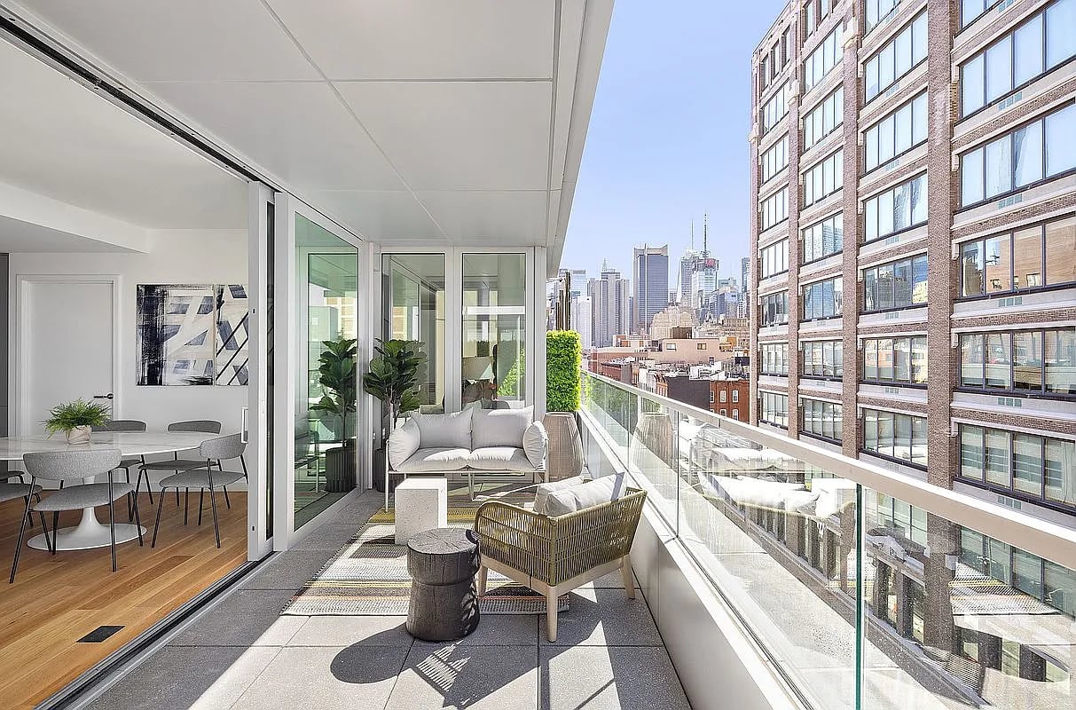 547 W 47th St, #807