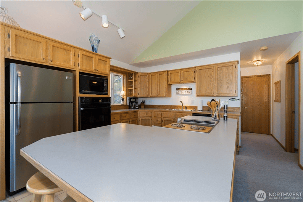 270 W Beach Dr