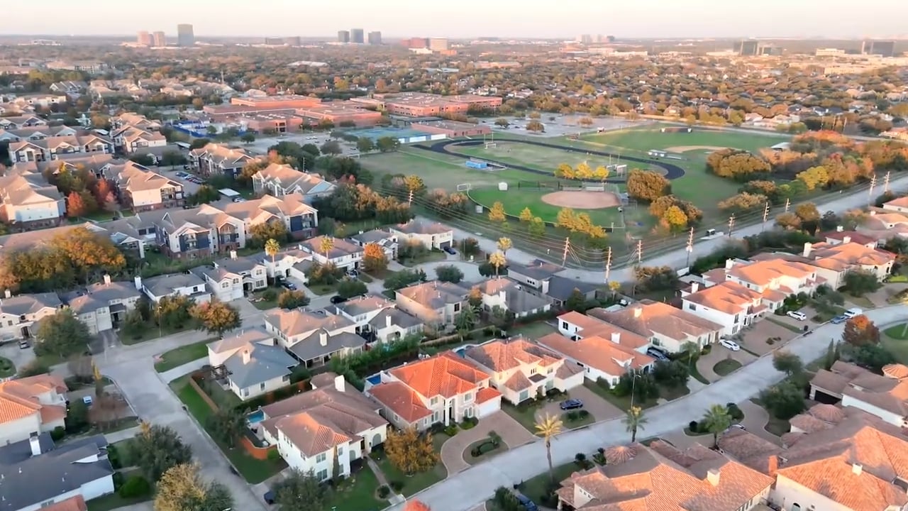 Experience Luxury: Elegant Kickerillo Home in Lakes of Parkway, Houston