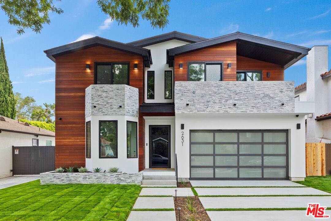 Castle Heights Pl, 90034