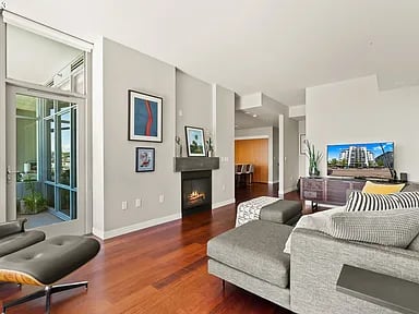 1310 NW Naito Pkwy # 1003