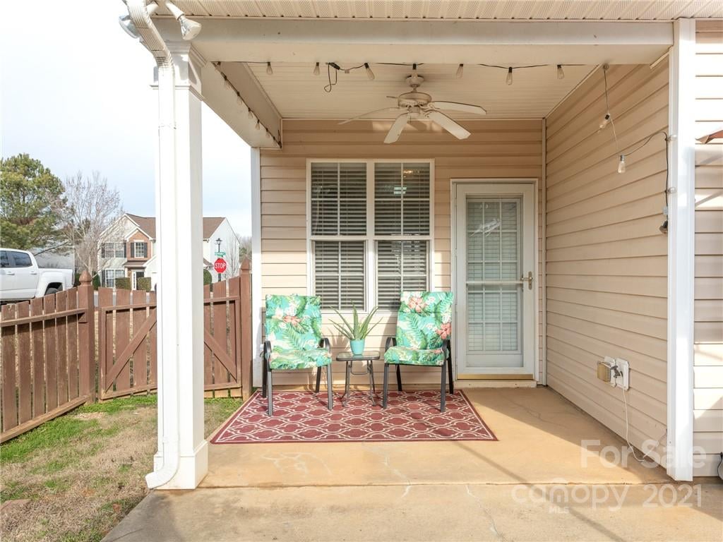 273 Notable Ln