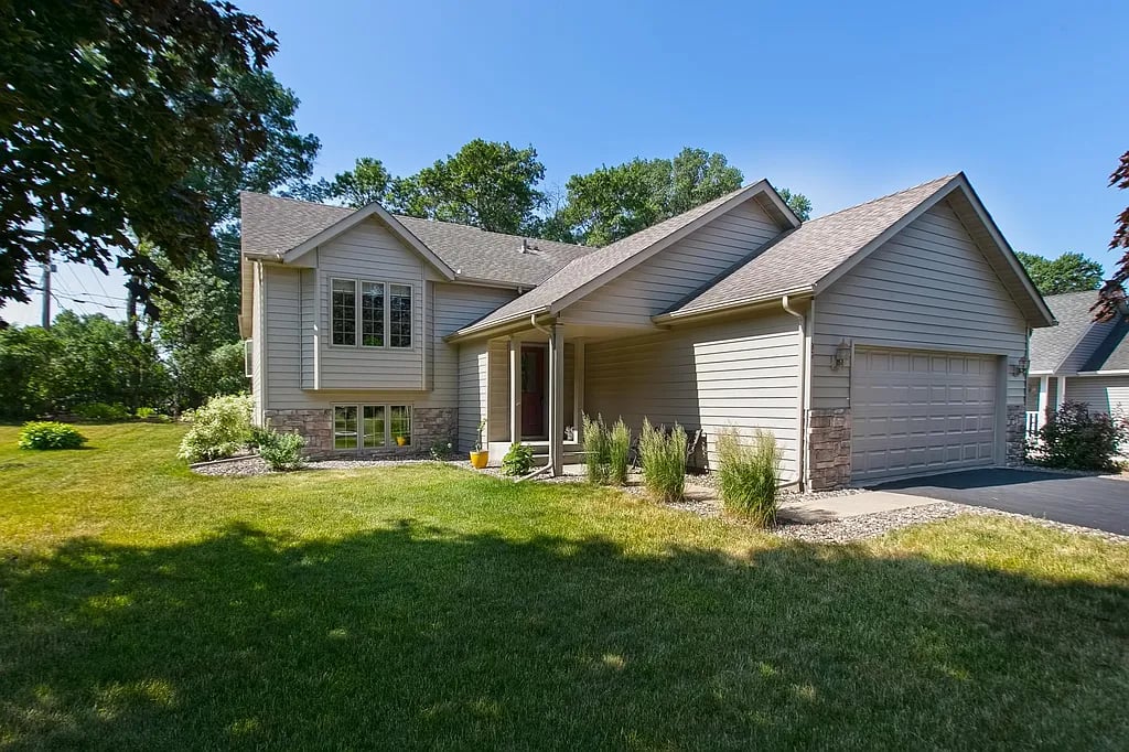 96 Maple Ln