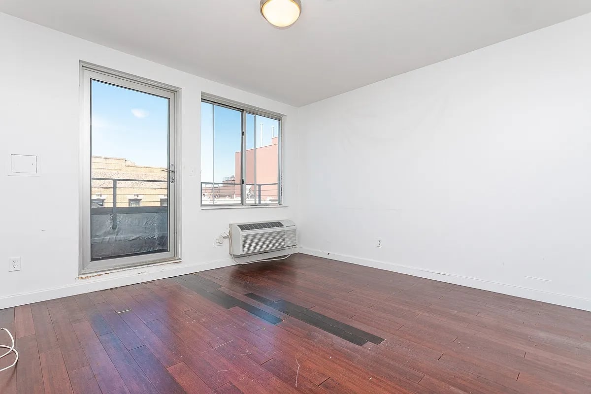 286 Stanhope Street 2F