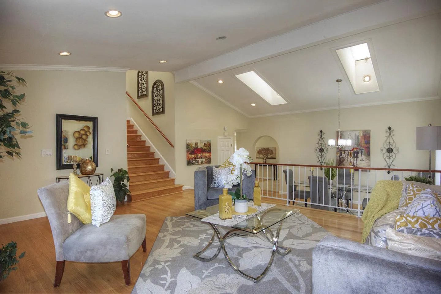 868 Las Lomas Dr